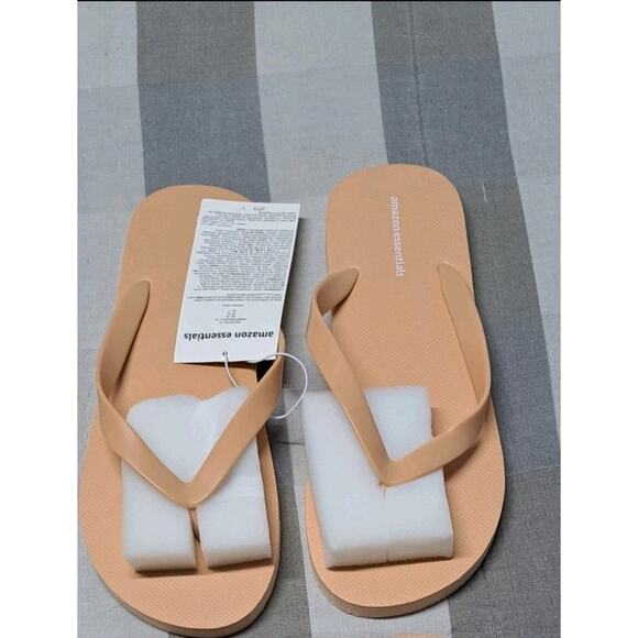 Amazon Essentials Men's Flip Flops Sandals Beige Sz 12 Lightweight Comfort Beach - Picture 1 of 4